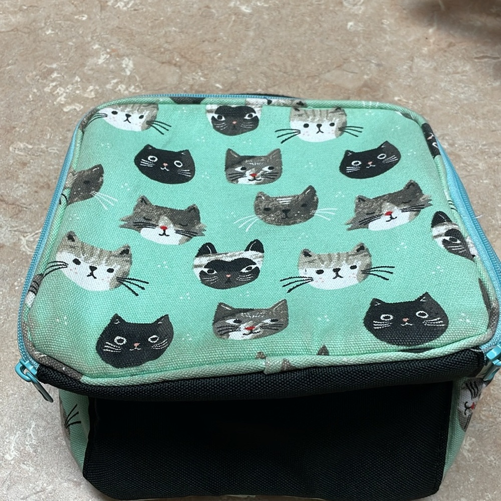 Super cute cat lunchbox! - Picture 2 of 6
